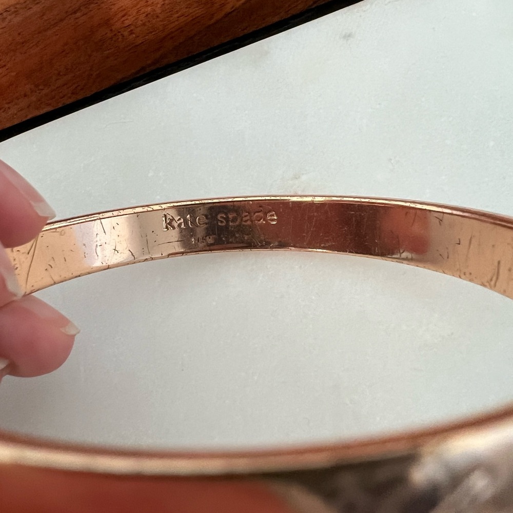 Kate Spade rose gold Hand in Hand idiom bangle - Picture 2 of 4